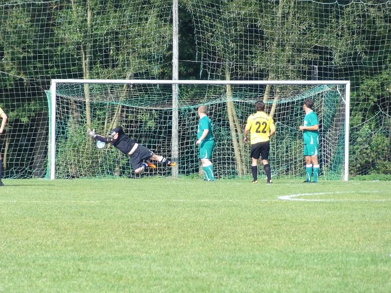 Grossenbrode-SerretzII- 008.JPG - Zack, da stand´s schon 2:0. Schöner Freistoß von Peter.